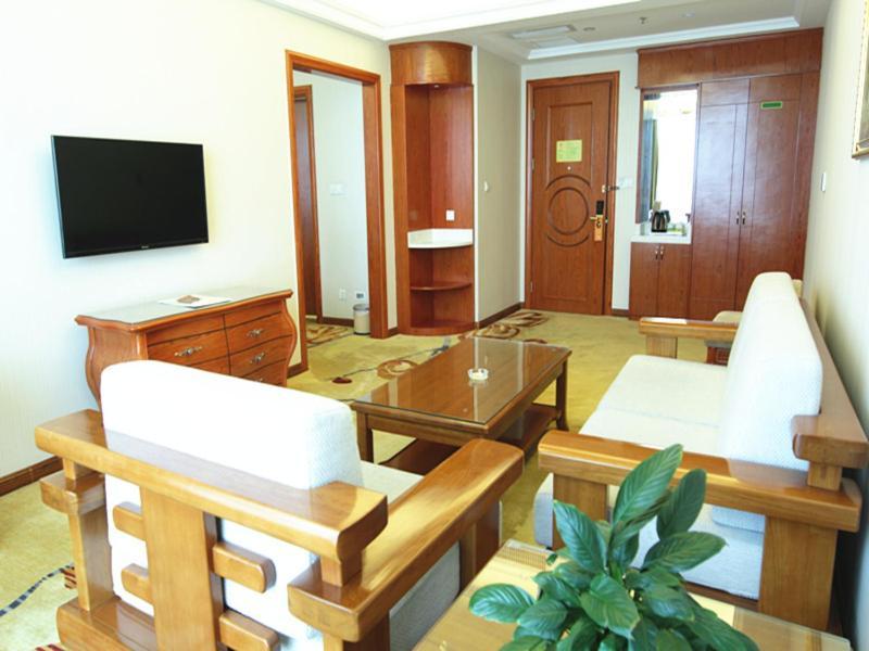 Pingliang Vienna Classic Hotel Kongtong Avenue מראה חיצוני תמונה